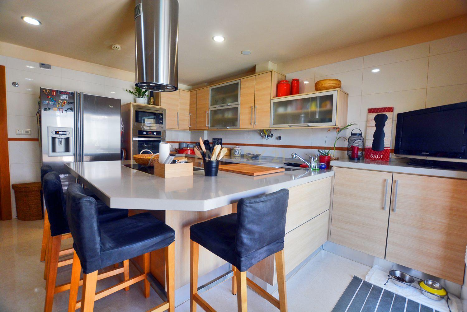 Luxuosa Moradia Renovada com Vista Panorâmica em Loures - Image 26