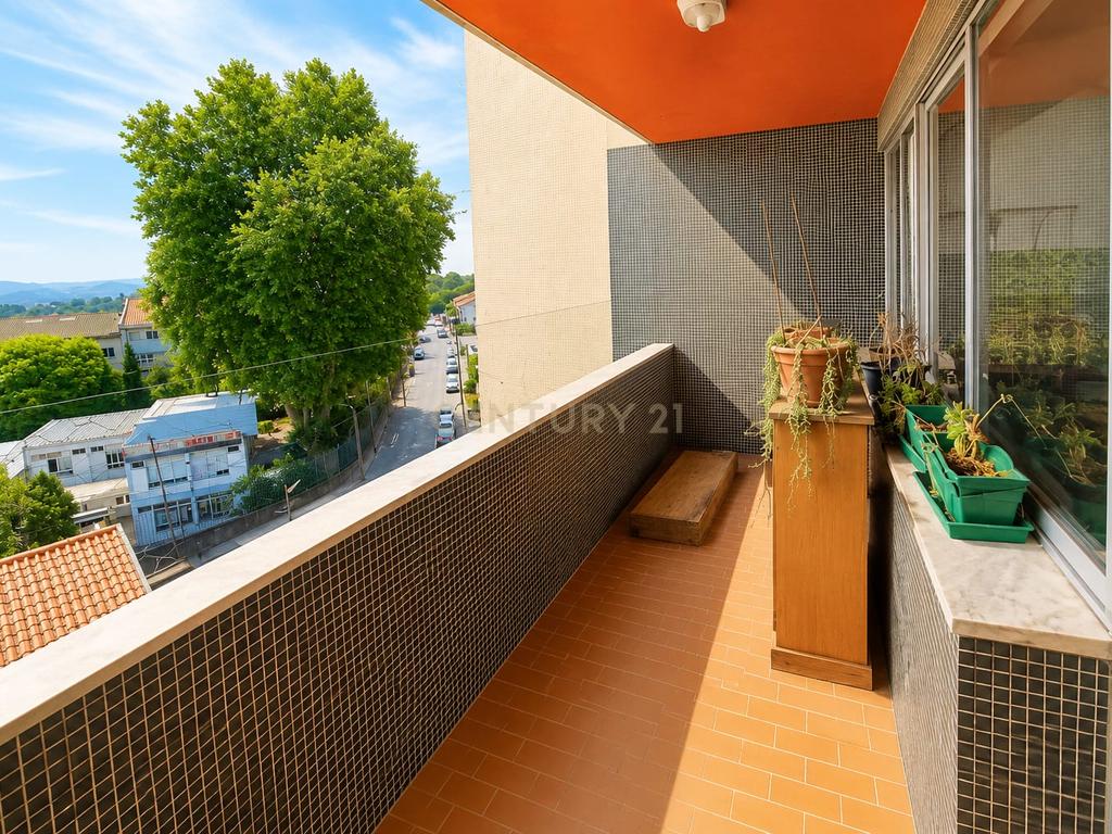 T2 Metro da câmara de Gaia, varandas e Lugar de Garagem - Image 3