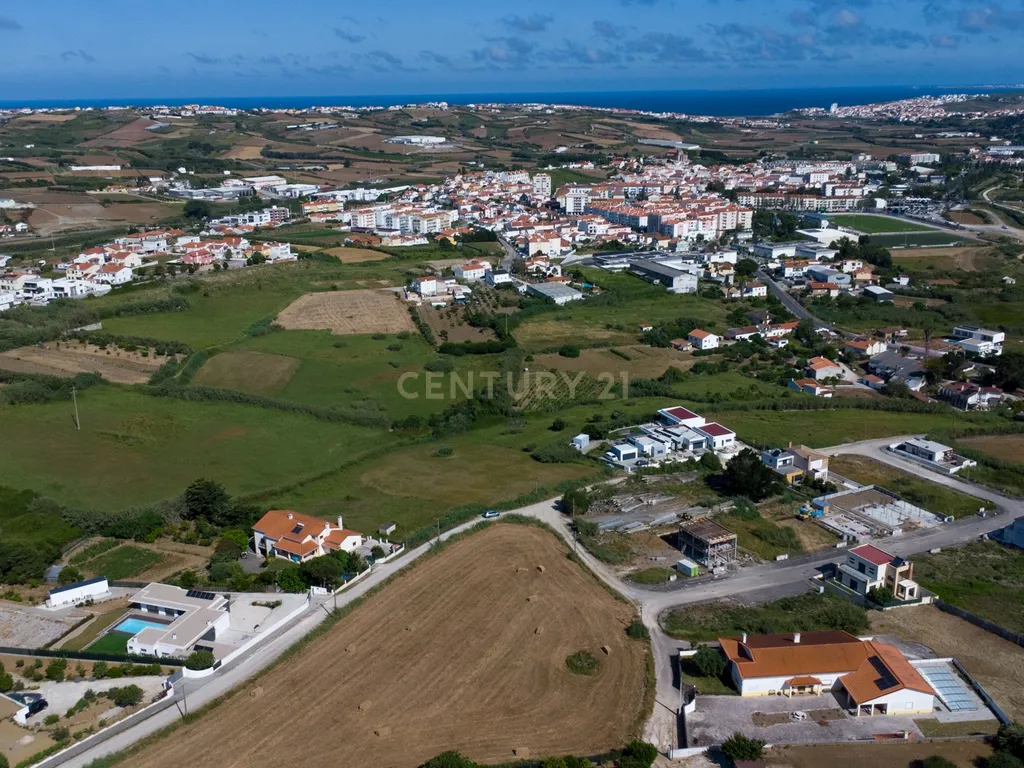 Terreno Urbanizável para Construção com 7.880 m² | Índice de Construção de 80% no Centro da Lourinhã - Image 4