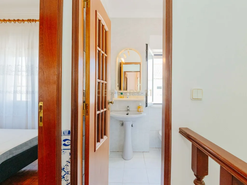 Arrendamento de Quarto para Estudante em Moradia em Lisboa - Image 9