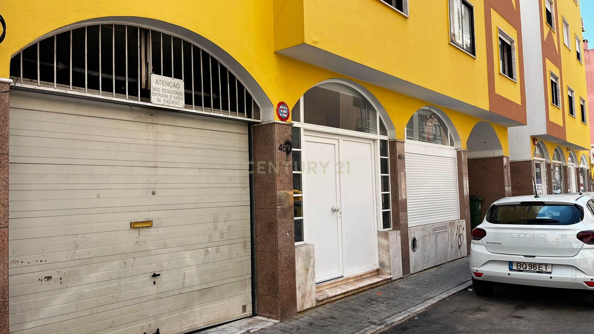 Fotografia 10 de T2 em Fase de Conversão com Logradouro e Garagem Box | Encosta do Sol – Amadora