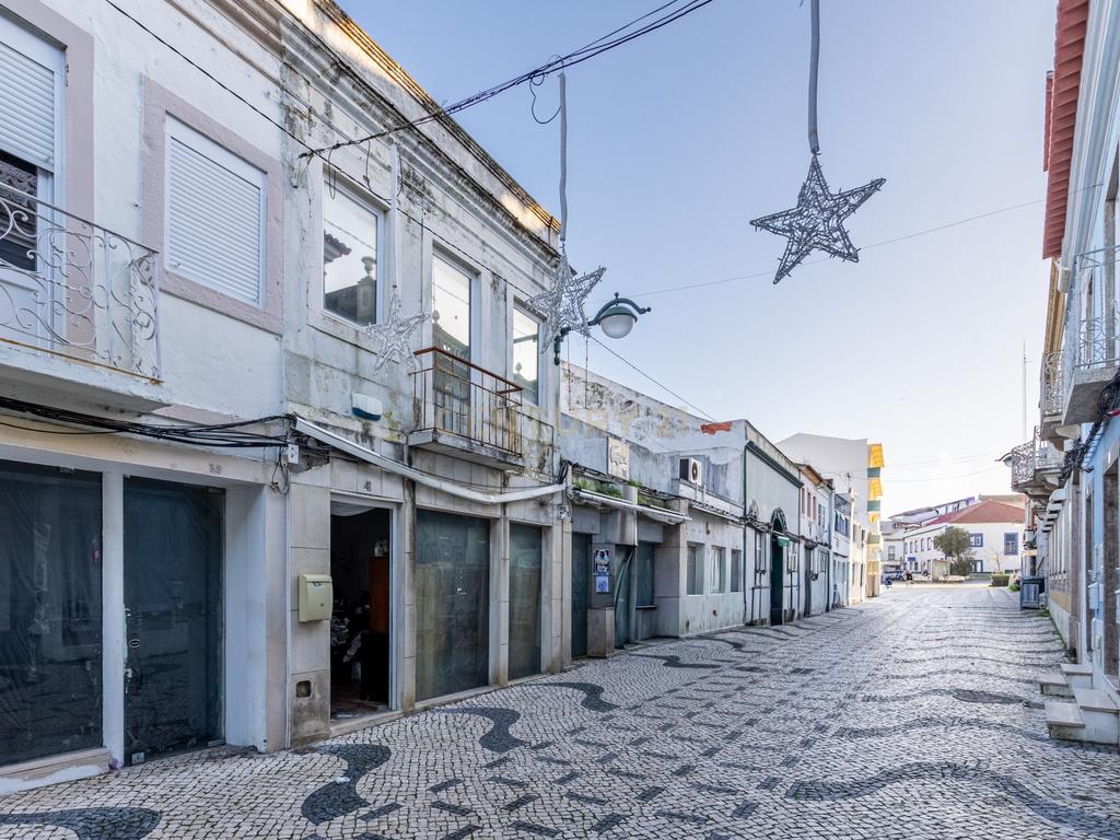 Prédio no centro do Montijo - Image 19