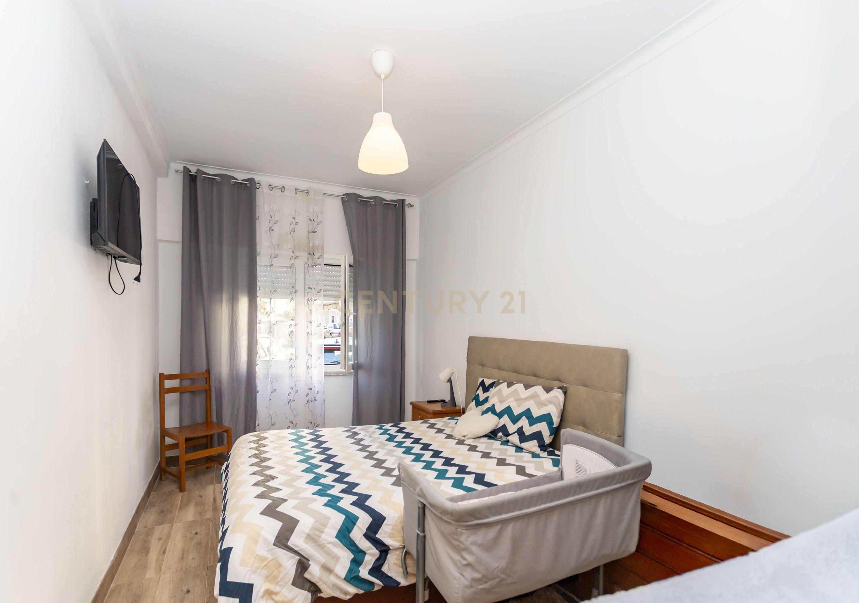 Fotografia 5 de Apartamento T2(+1) Renovado com Logradouro de 100m² – Pronto a Habitar (Mobilado e Equipado) em Paio Pires - Oportunidade Única!