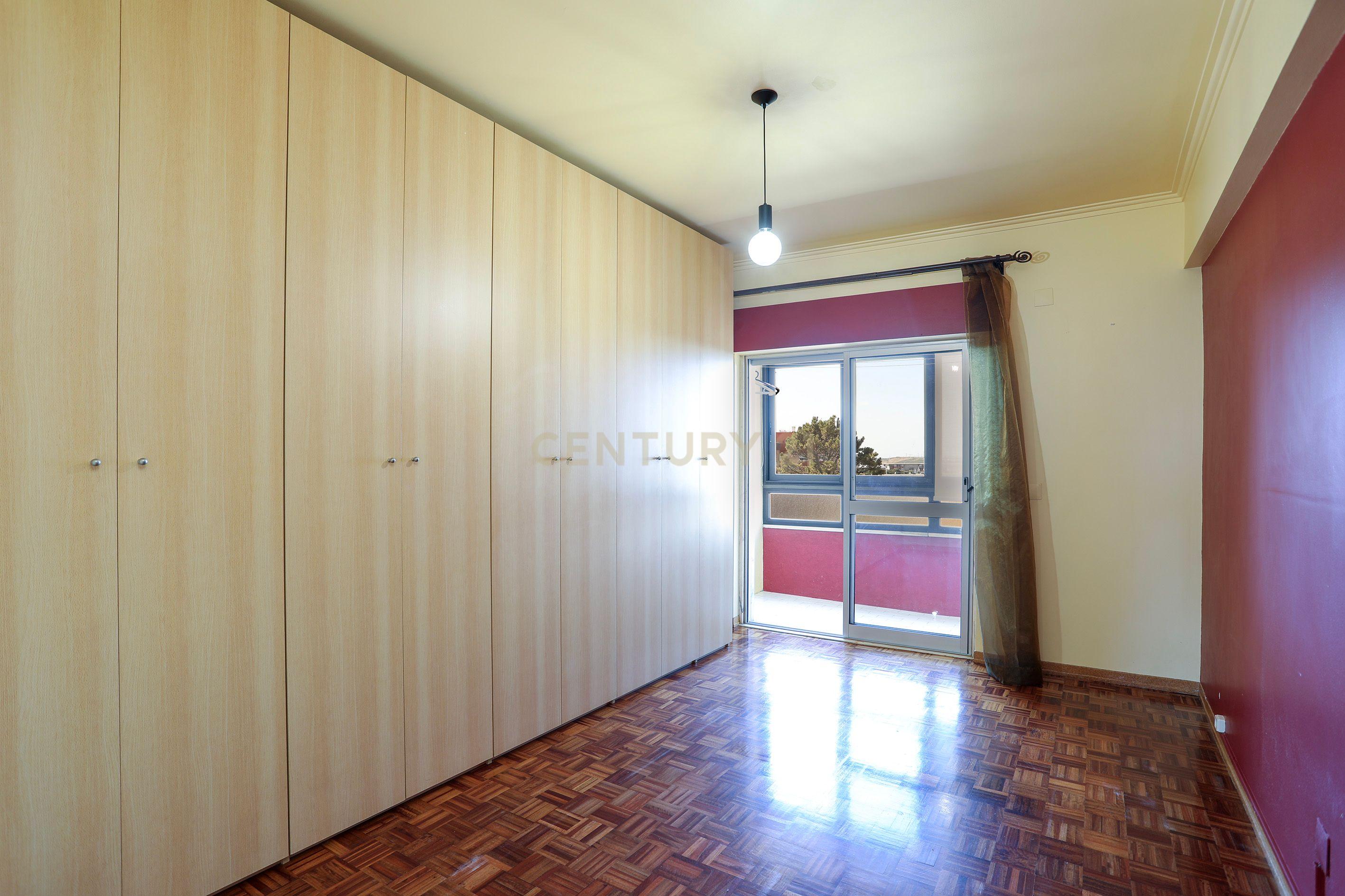 Fotografia 9 de Apartamento T3 com Varanda e Arrecadação - Rio de Mouro