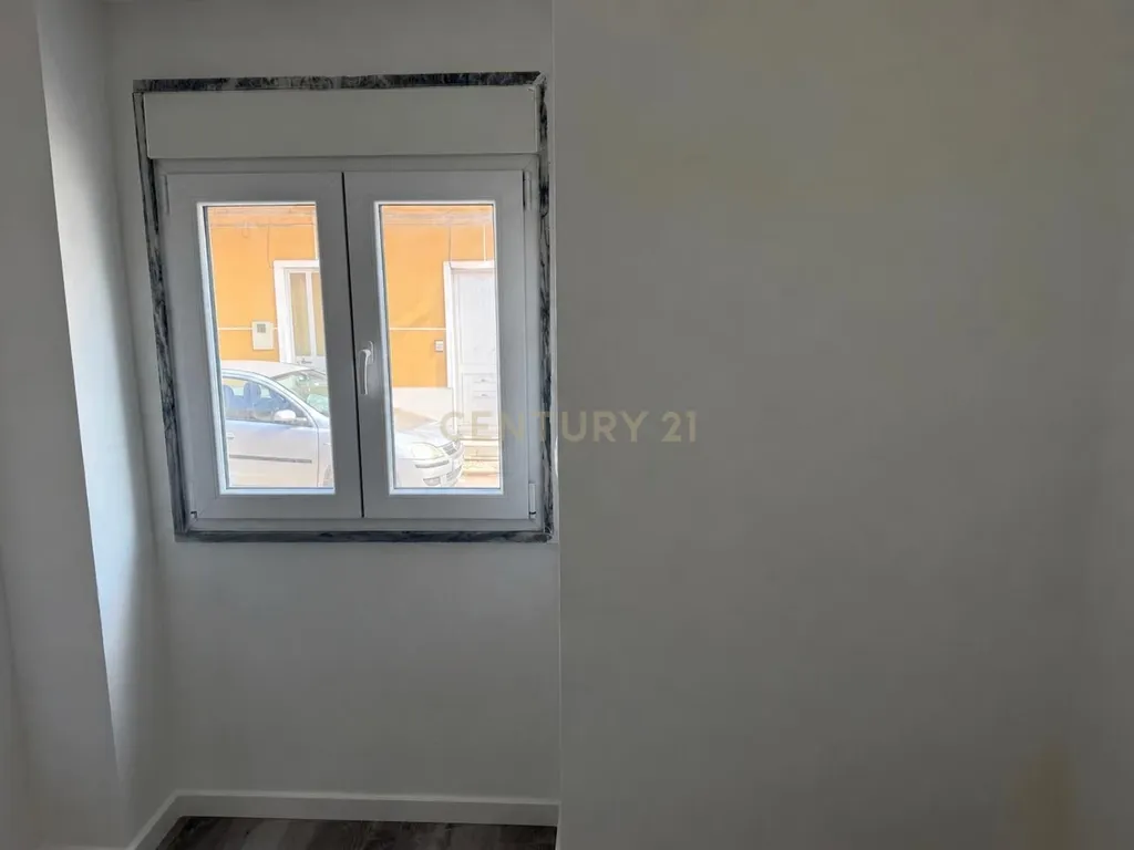 Moradia T2 totalmente remodelada com suíte e churrasqueira no Barreiro - Image 18