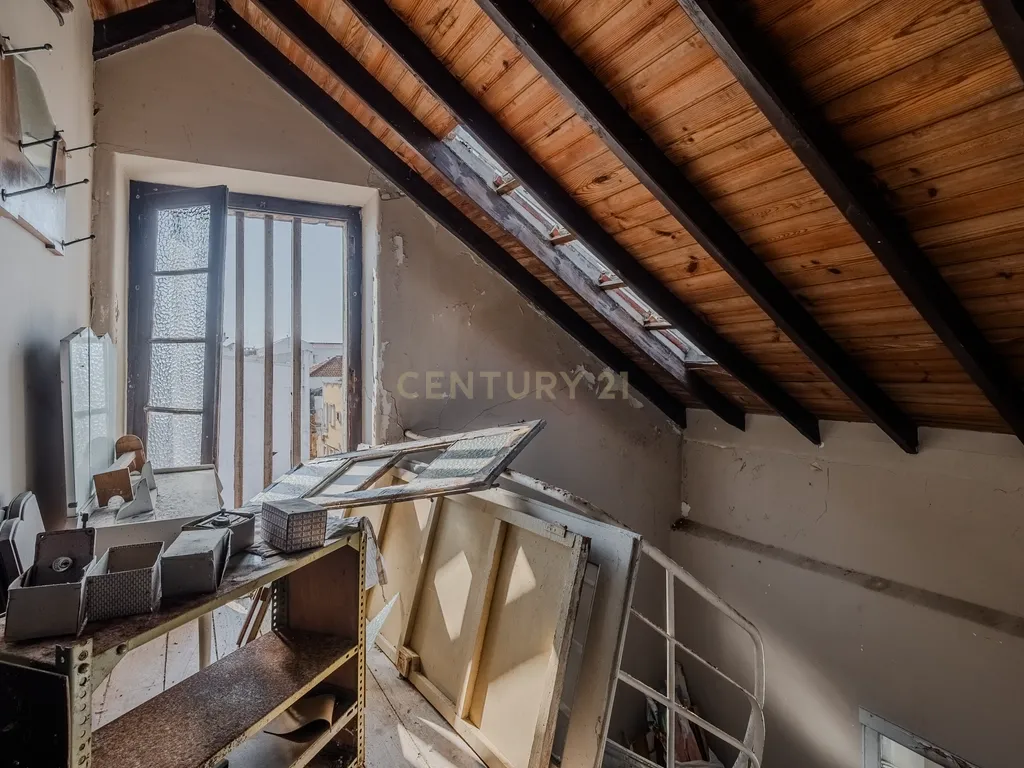 PRÉDIO PARA RECUPERAR, NO CENTRO HISTÓRICO DE PENICHE - Image 42