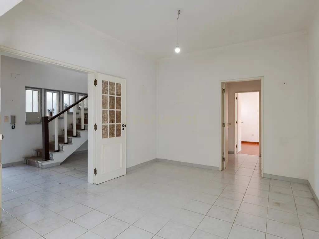 Moradia T4 Geminada à Venda na Marisol — 200 m² | Lote 900 m² | Piscina - Image 25