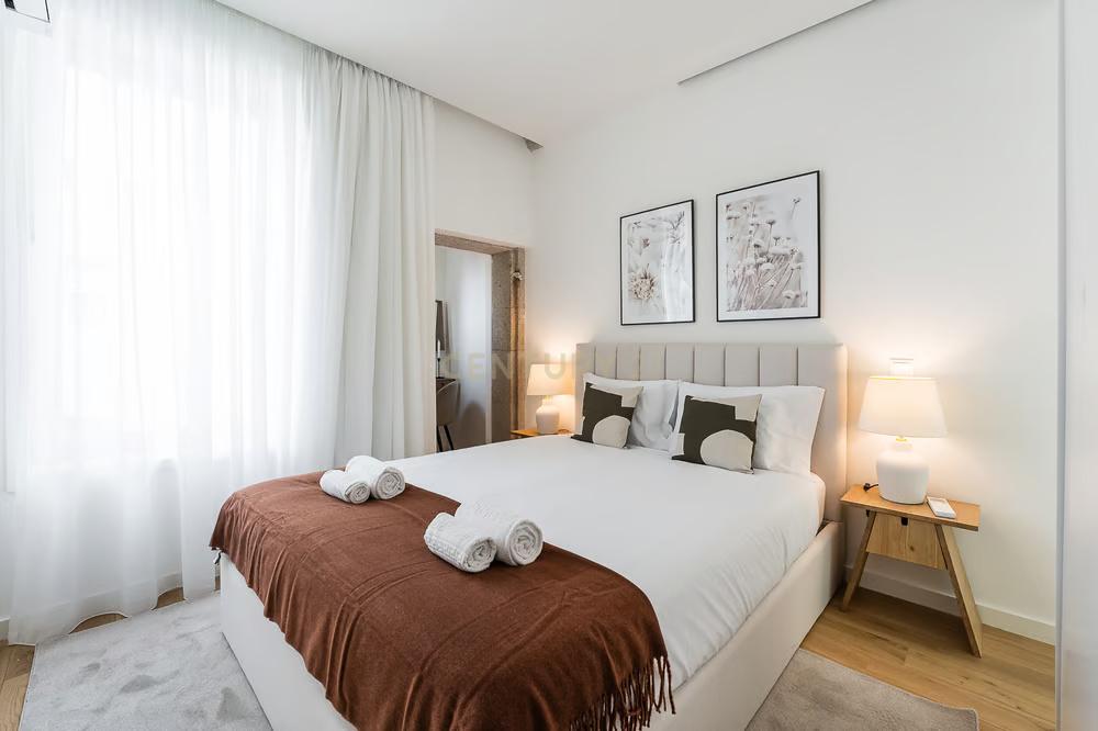  T2 com Licença AL Ativa e Vista Jardim no Centro do Porto - Image 25
