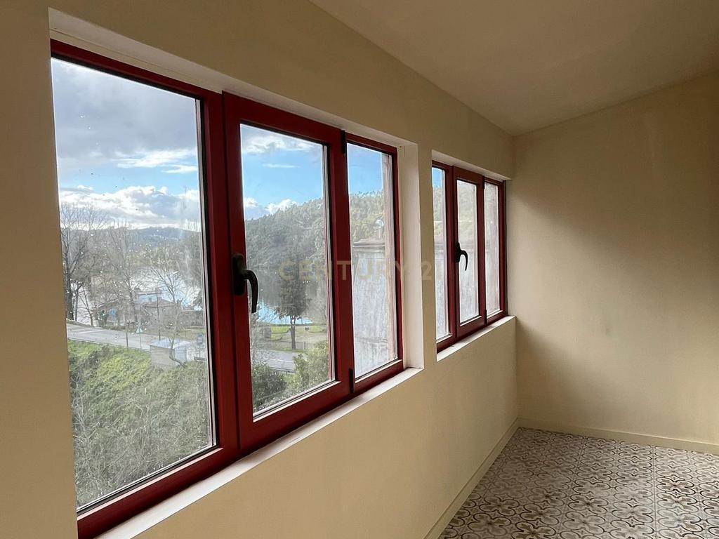 Edifício com T0, T1 e T2 com jardim, jacuzzi e piscina em Castelo de Paiva - Image 11