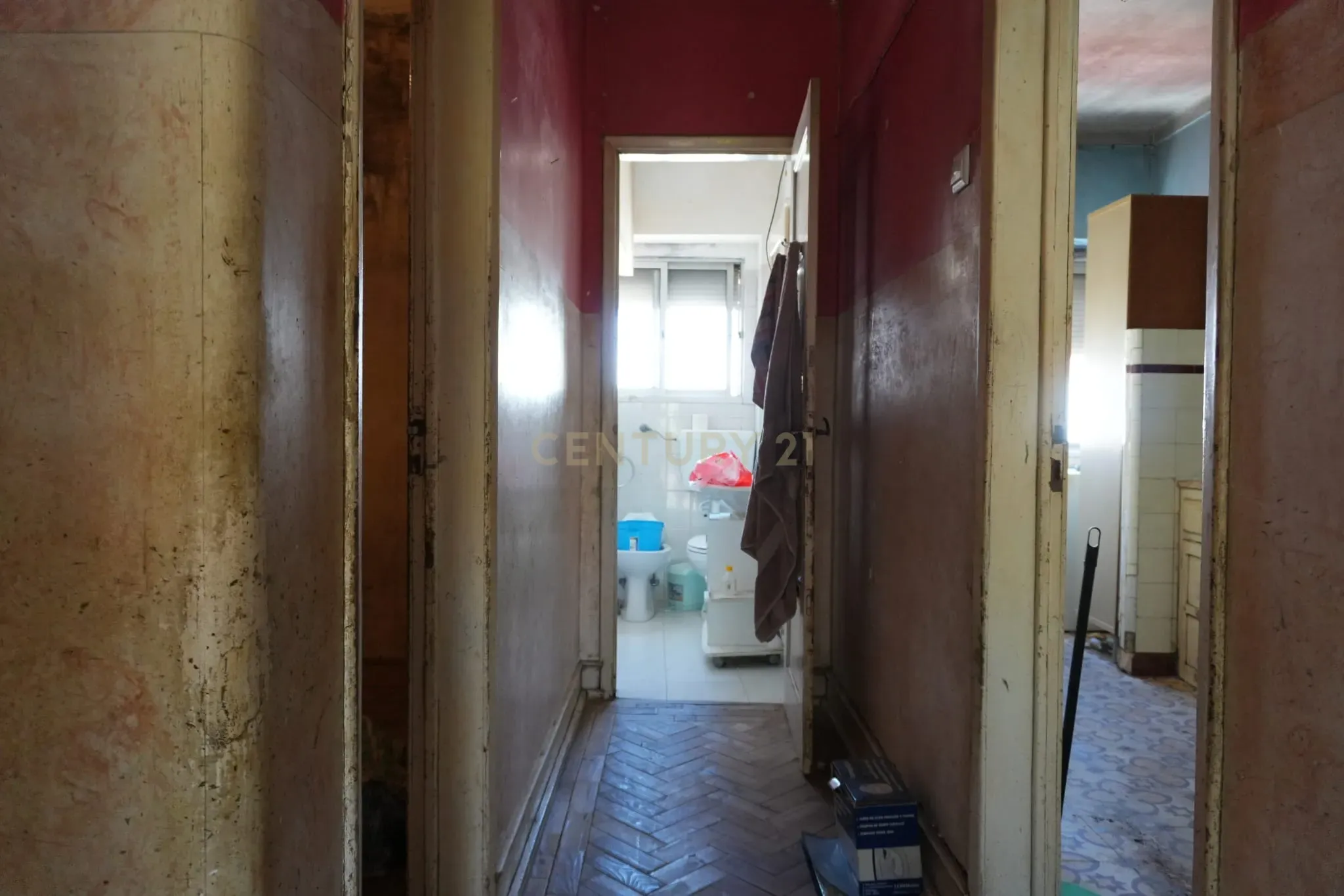 Fotografia 9 de Apartamento T2 para Recuperação em Almada, Cova da Piedade