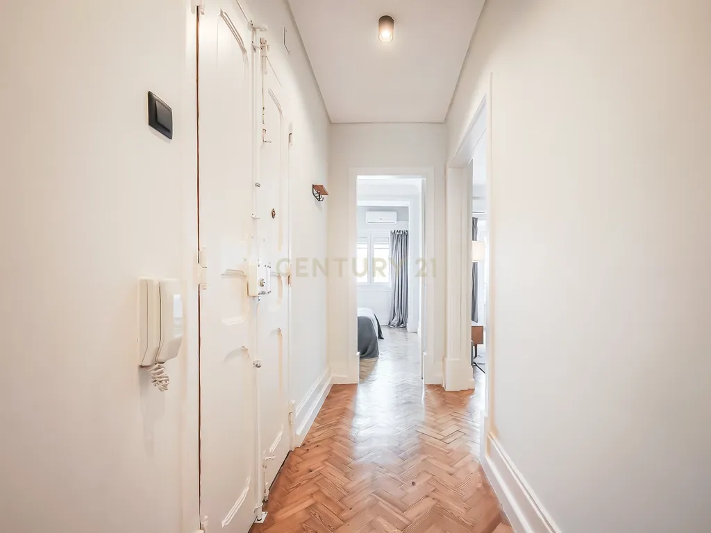 Apartamento T3 de Luxo na Av. Elias Garcia — Totalmente Mobilado e Pronto a Habitar - Image 7