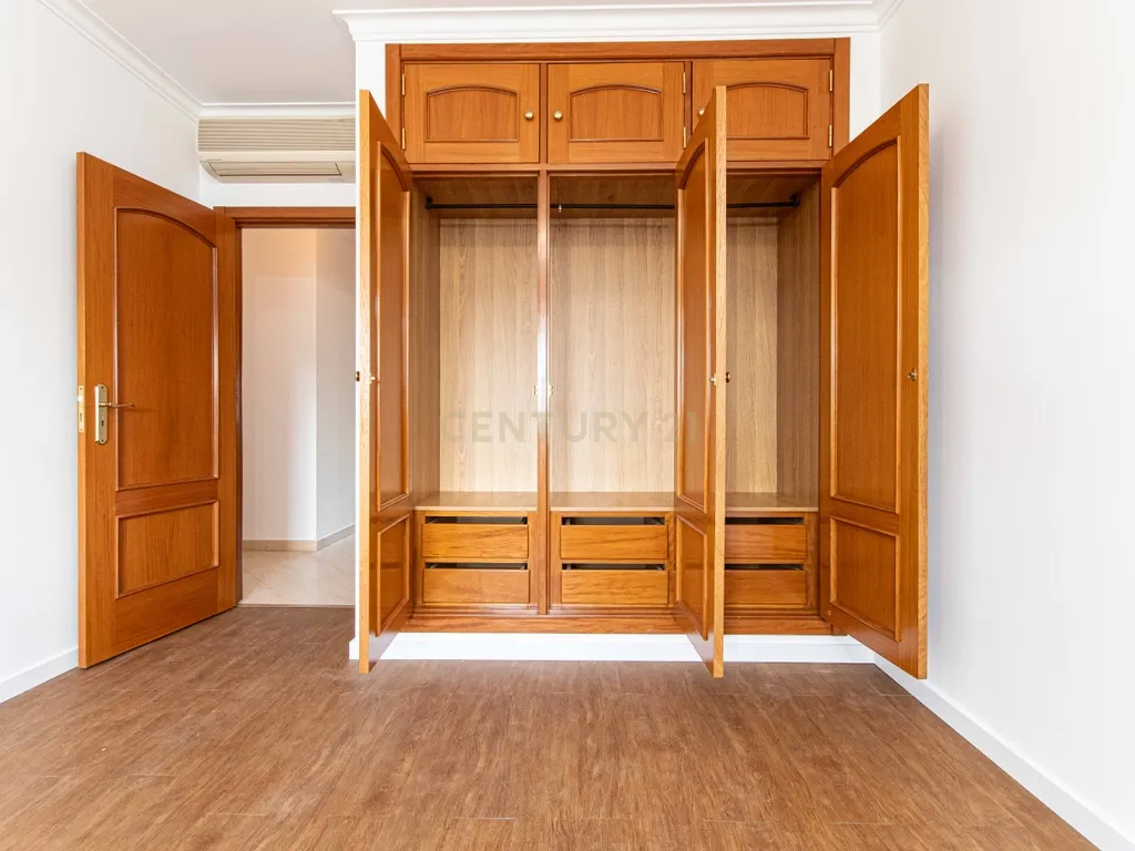 Espaçoso Apartamento T2 Póvoa da Galega com Terraço e Vista Desafogada - Image 16