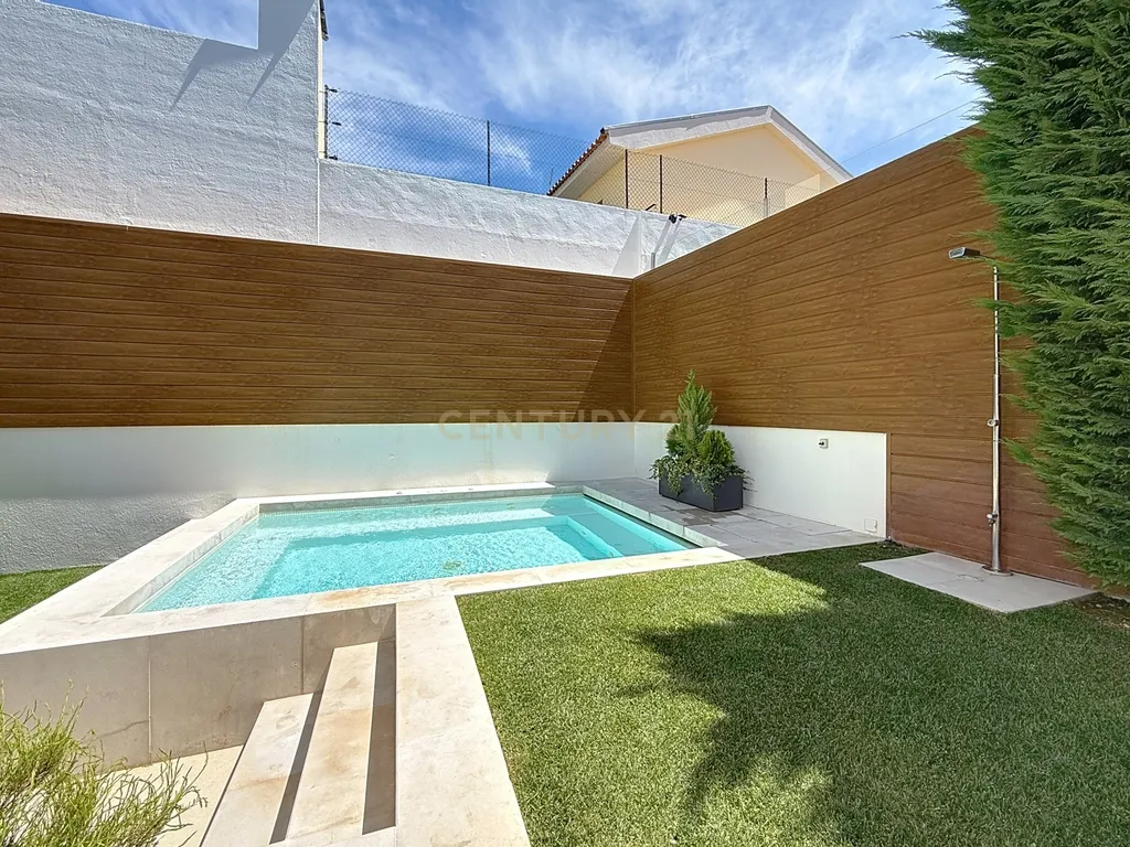 Luxuosa Moradia T3 com Vista Mar em S. Pedro do Estoril, Parede - Image 9