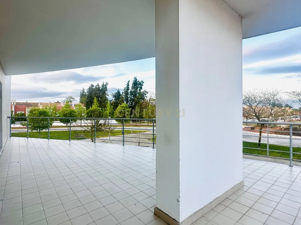 Apartamento T4 com Terraço, Varandas, Garagem e Lugar de Estacionamento, na Vila Serena, Pinhal Novo - Image 7