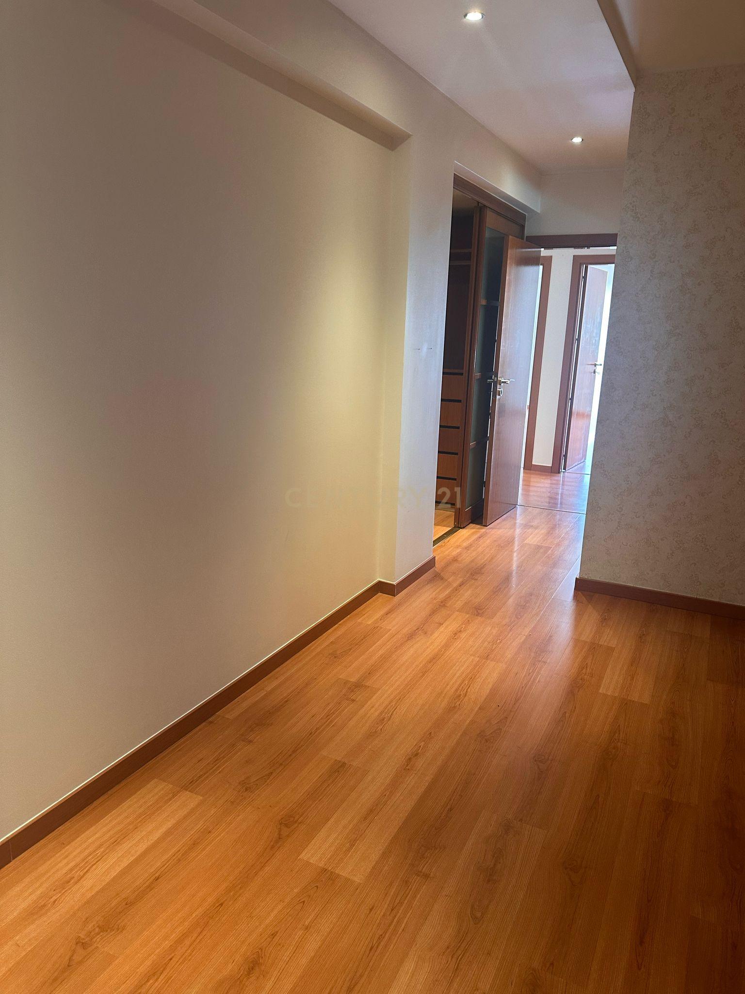 Apartamento T3 em Vialonga, com Garagem e Elevador - Image 6