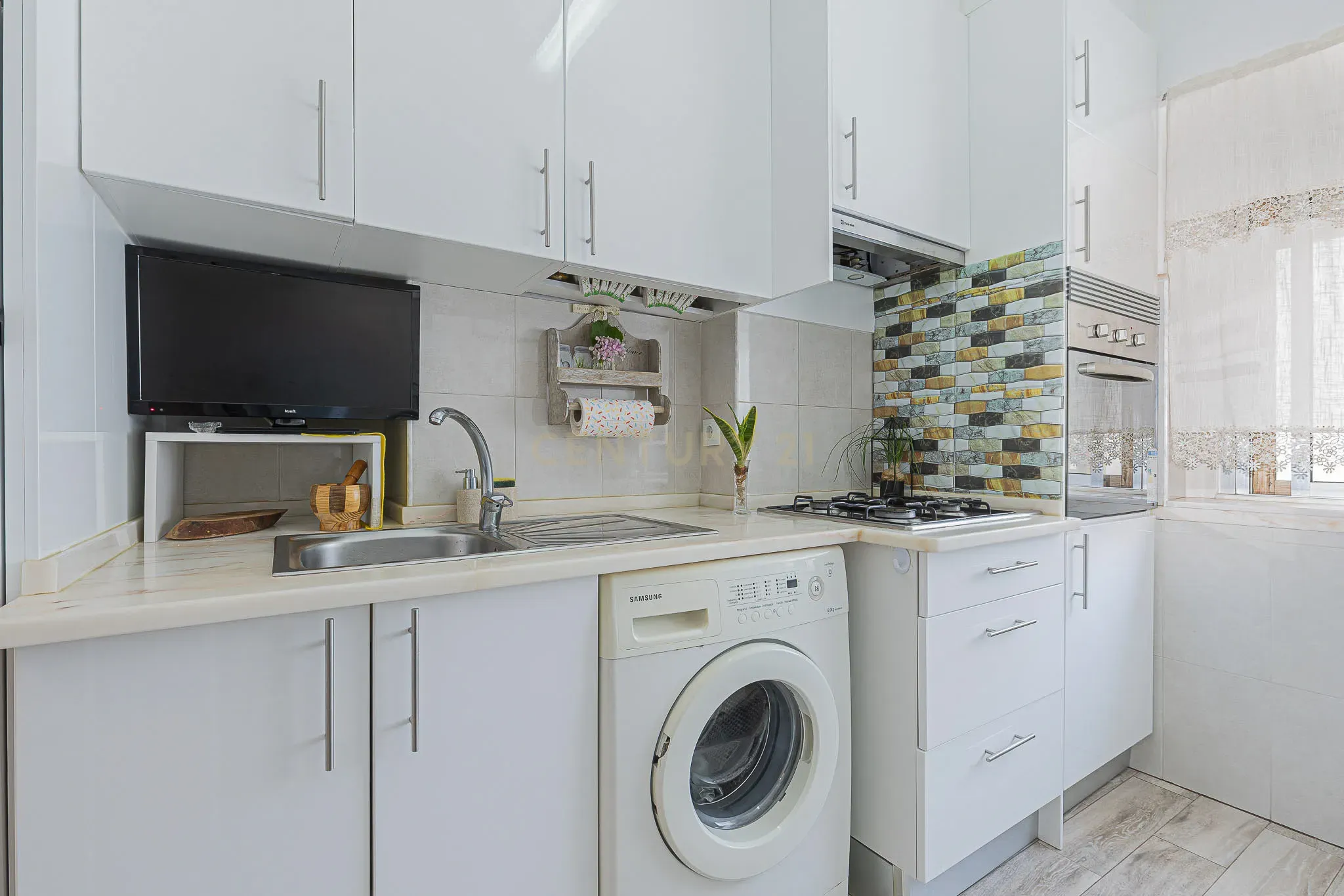 Fotografia 11 de Apartamento T2 parcialmente renovado — Porto Salvo