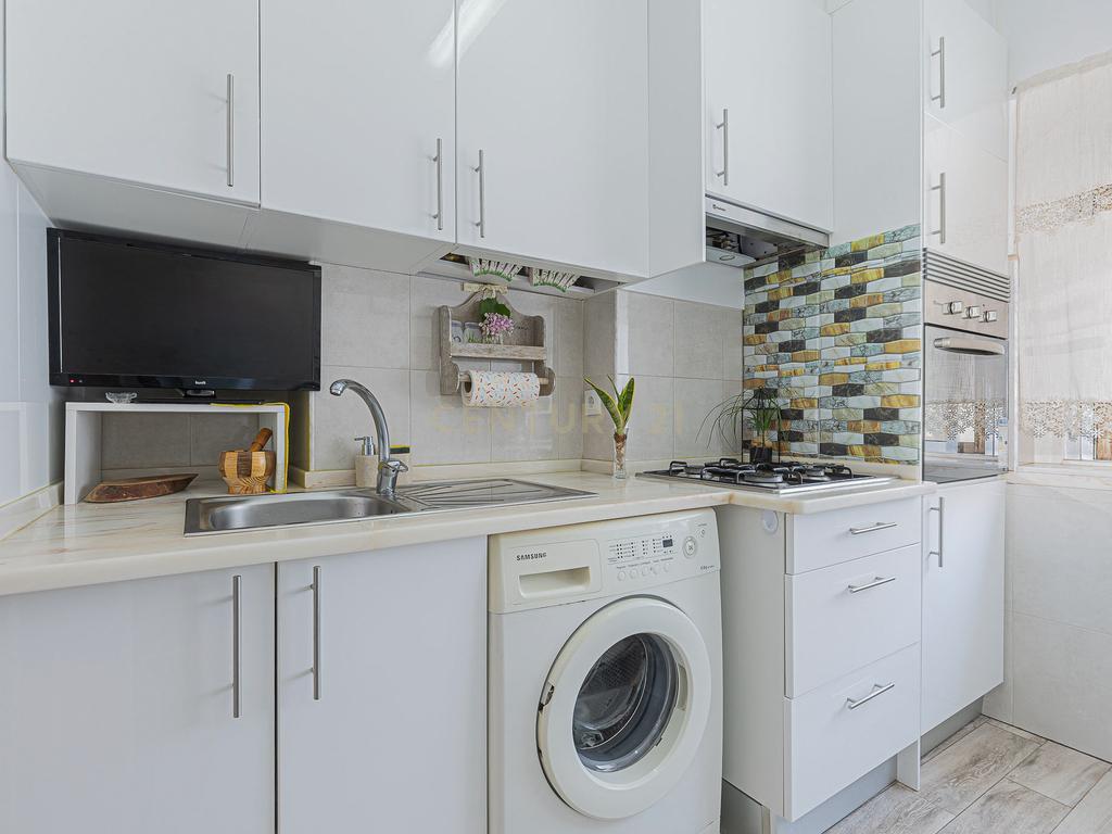 Apartamento T2 parcialmente renovado — Porto Salvo - Image 11