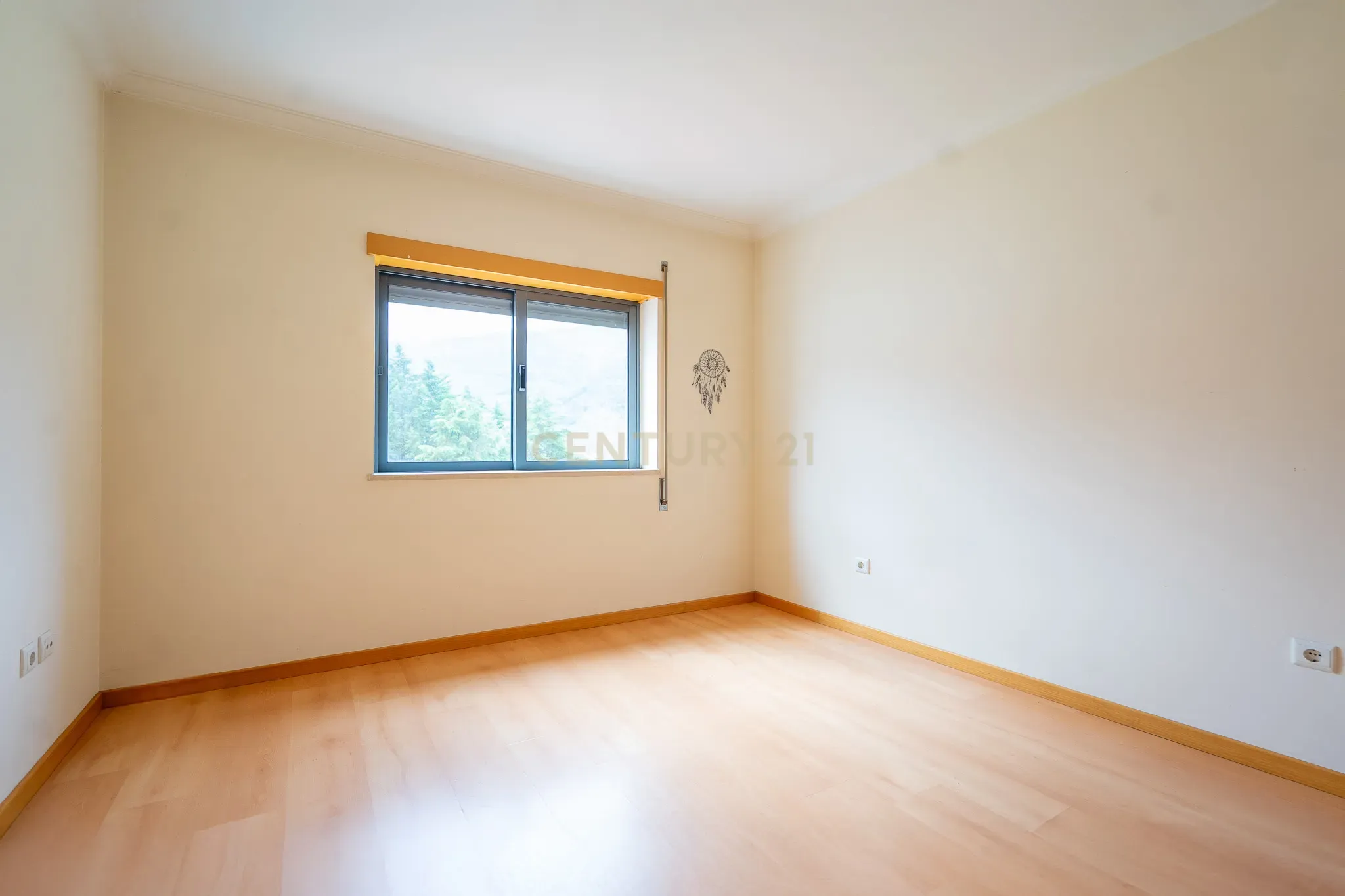 Duplex T3 + 1 em bom estado com varandas, garagem ,jardim numa zona sossegada e transportes públicos a pé - Lousã - Image 25
