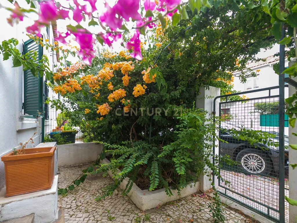 Moradia T3 + 1 Renovada com Jardim e Piscina em Penha de França, Lisboa - Image 72