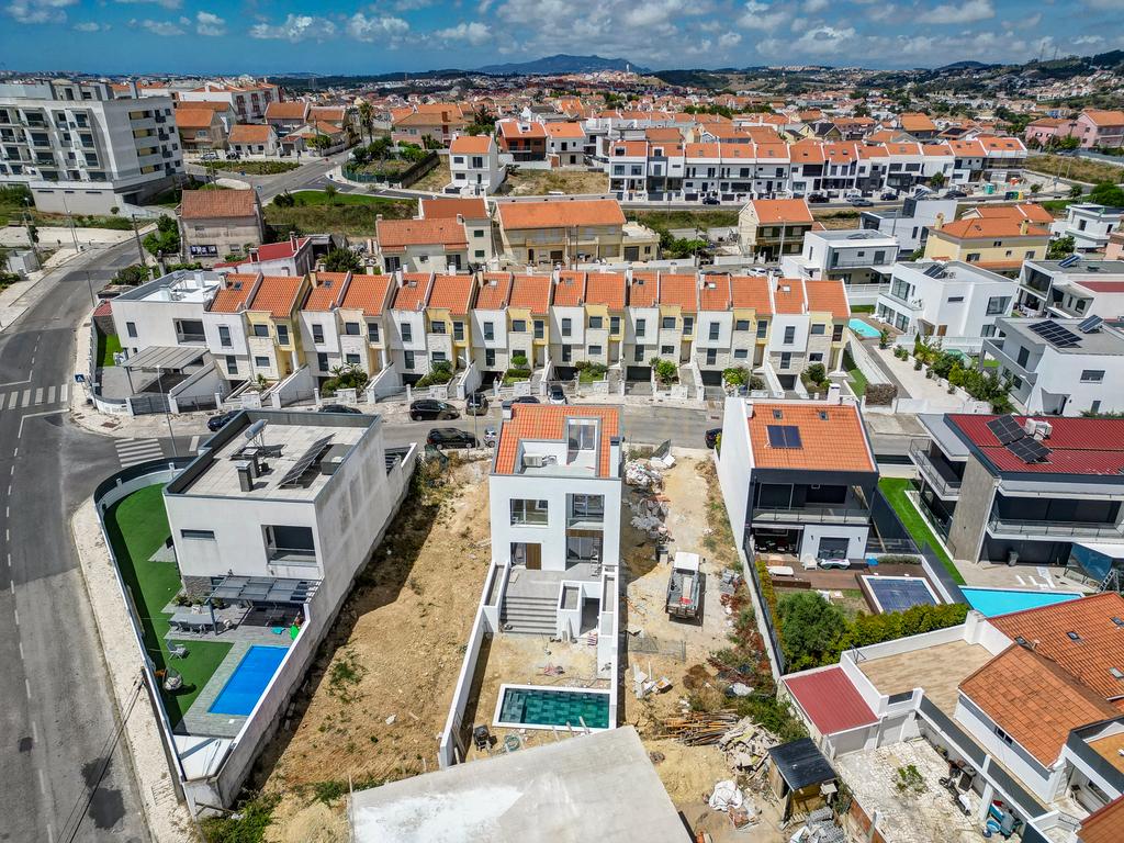 Moradia T4 com piscina em Caneças - Image 73
