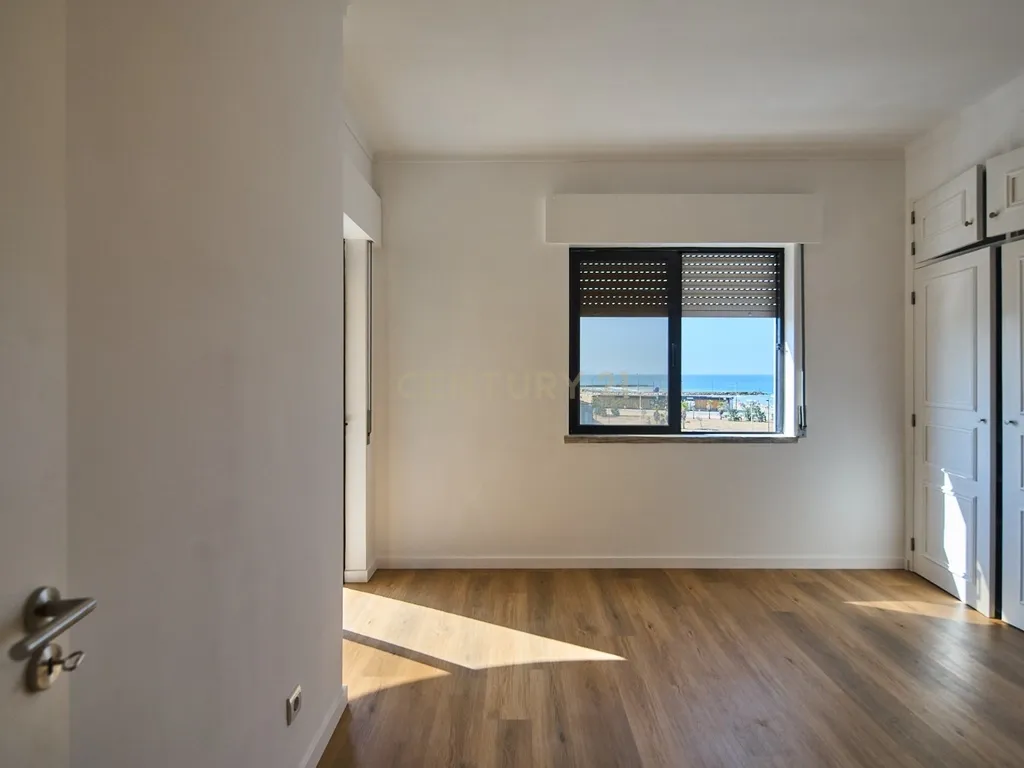 Apartamento T1 Renovado com Vista Panorâmica Costa da Caparica - Almada - Image 12