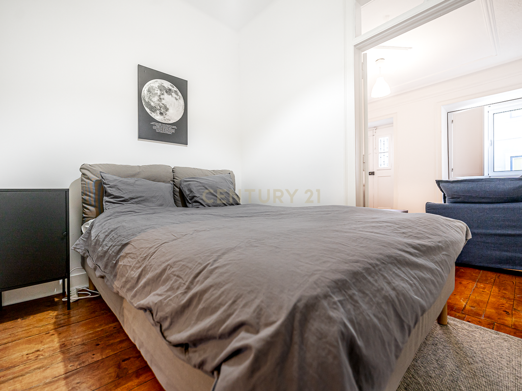 Apartamento T2 para Arrendamento – Rua São João da Mata, Lisboa - Image 8