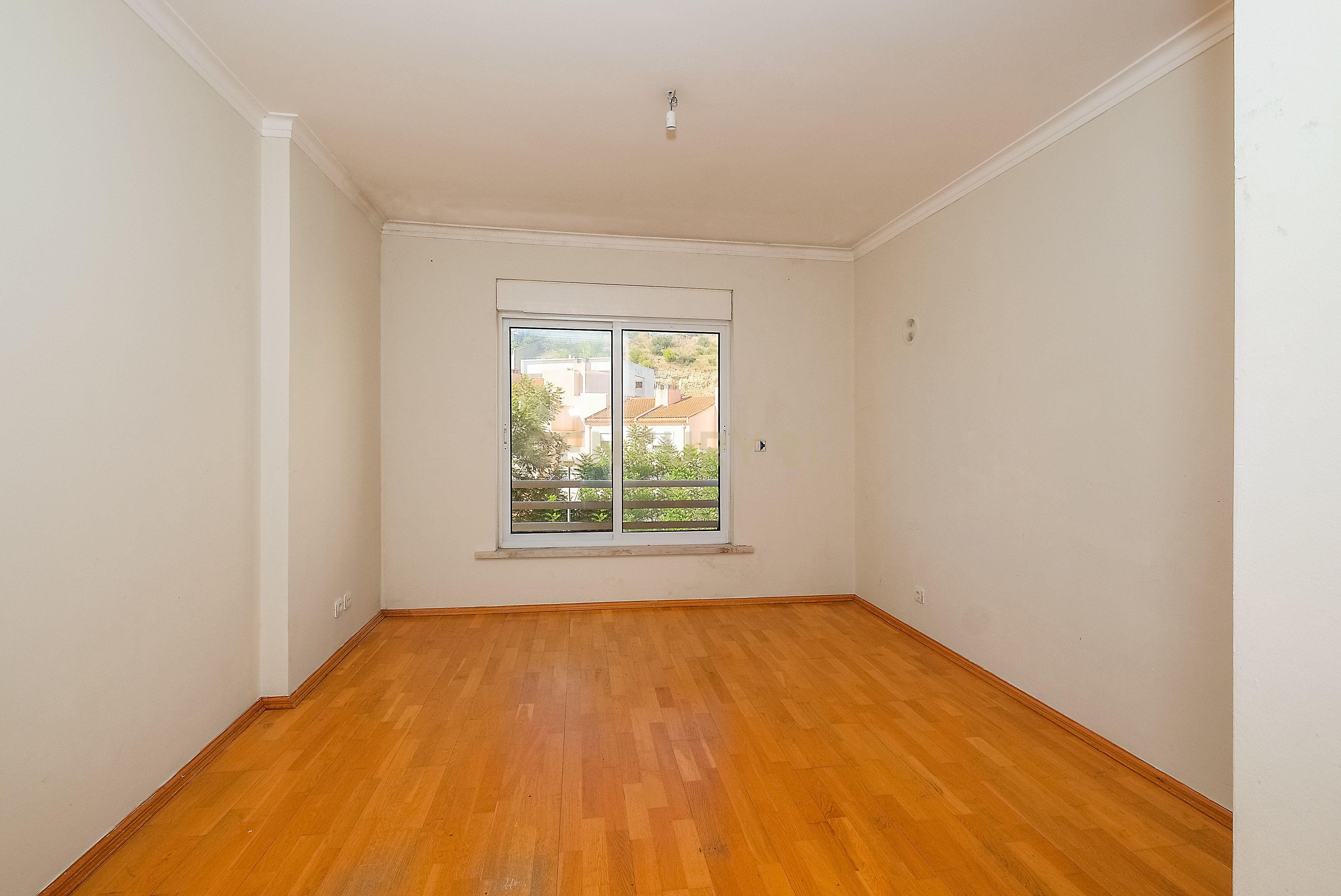 Fotografia 7 de Apartamento T3 luminoso na Parede com varandas, garagem e arrecadação