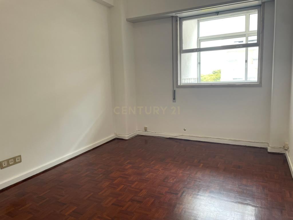 Arrenda-se Apartamento T4 na Portela — Conforto, Tranquilidade e Localização Privilegiada - Image 22