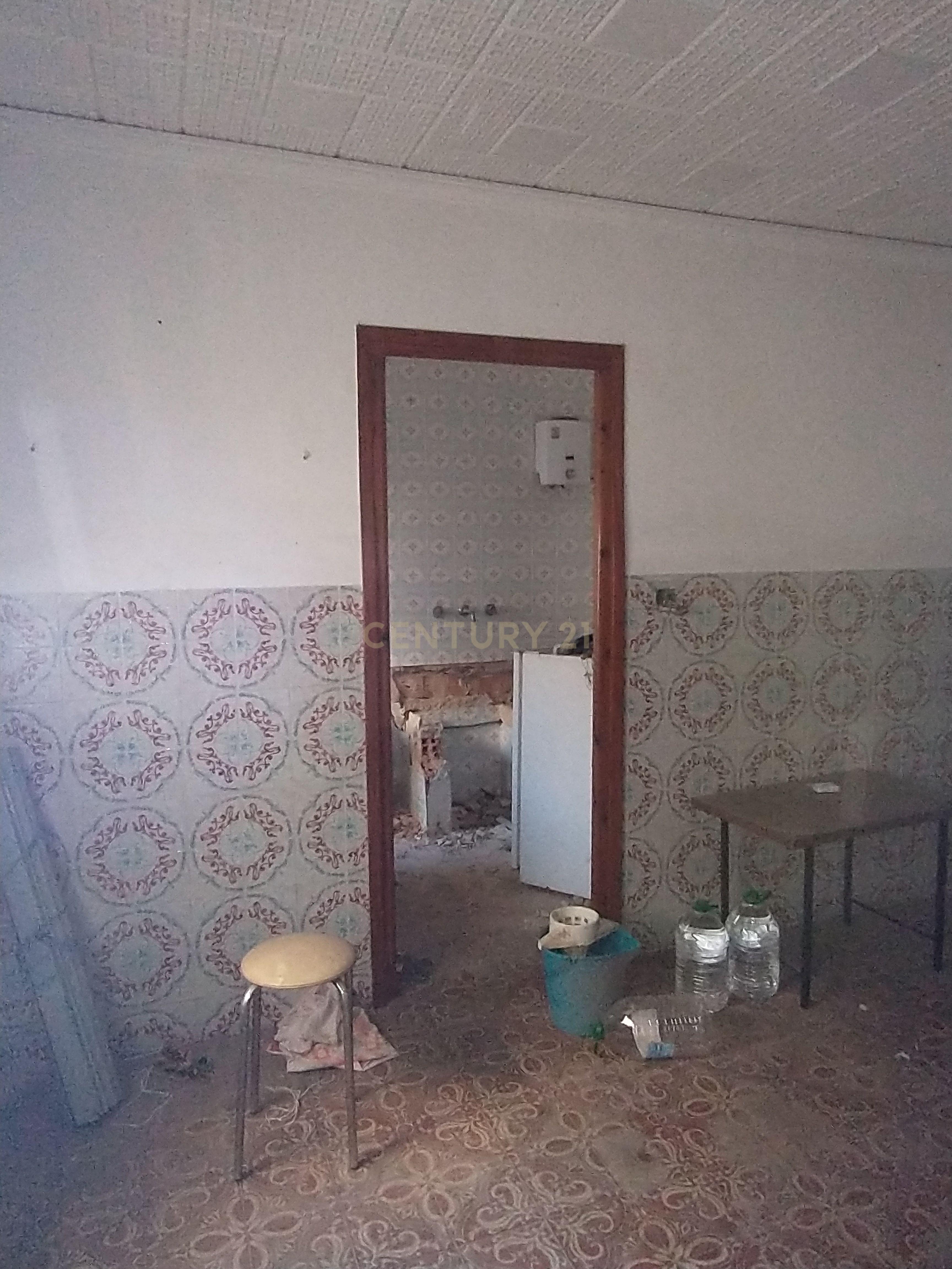 Moradia original para renovar em Benetússer – Localização privilegiada e sem risco de inundação! - Image 18