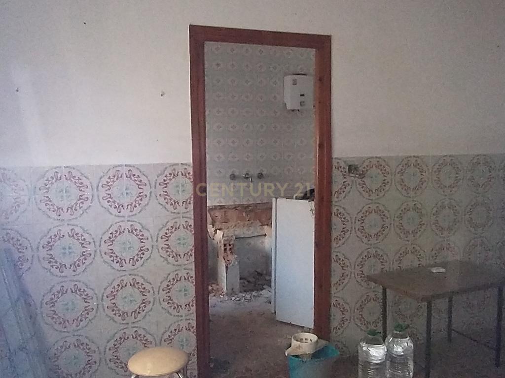 Moradia original para renovar em Benetússer – Localização privilegiada e sem risco de inundação! - Image 18