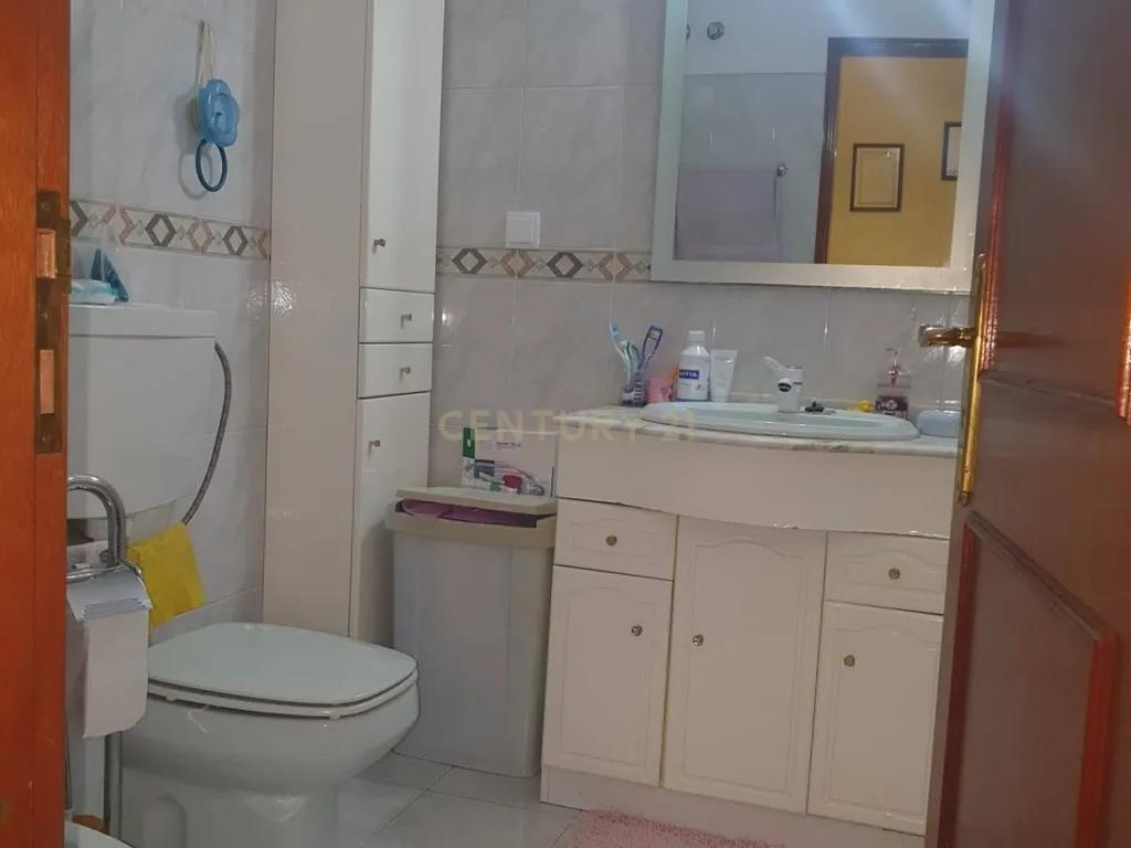 T3 Espaçoso em Excelente Localização- Quinta do Conde - Image 10