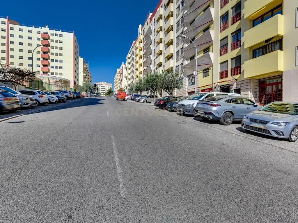 Apartamento T3 em Odivelas com garagem - Conforto e Localização Central - Image 3
