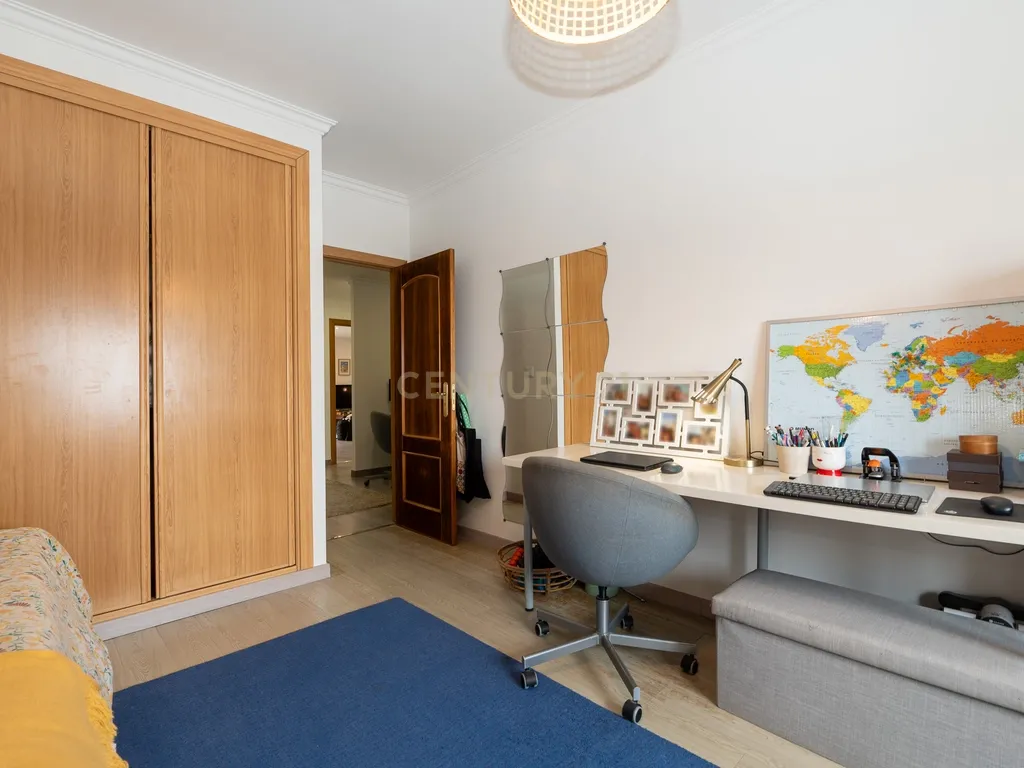 * ESPECTACULAR APARTAMENTO NO CENTRO DE MAFRA, COM VARANDA E PARQUEAMENTO * - Image 34