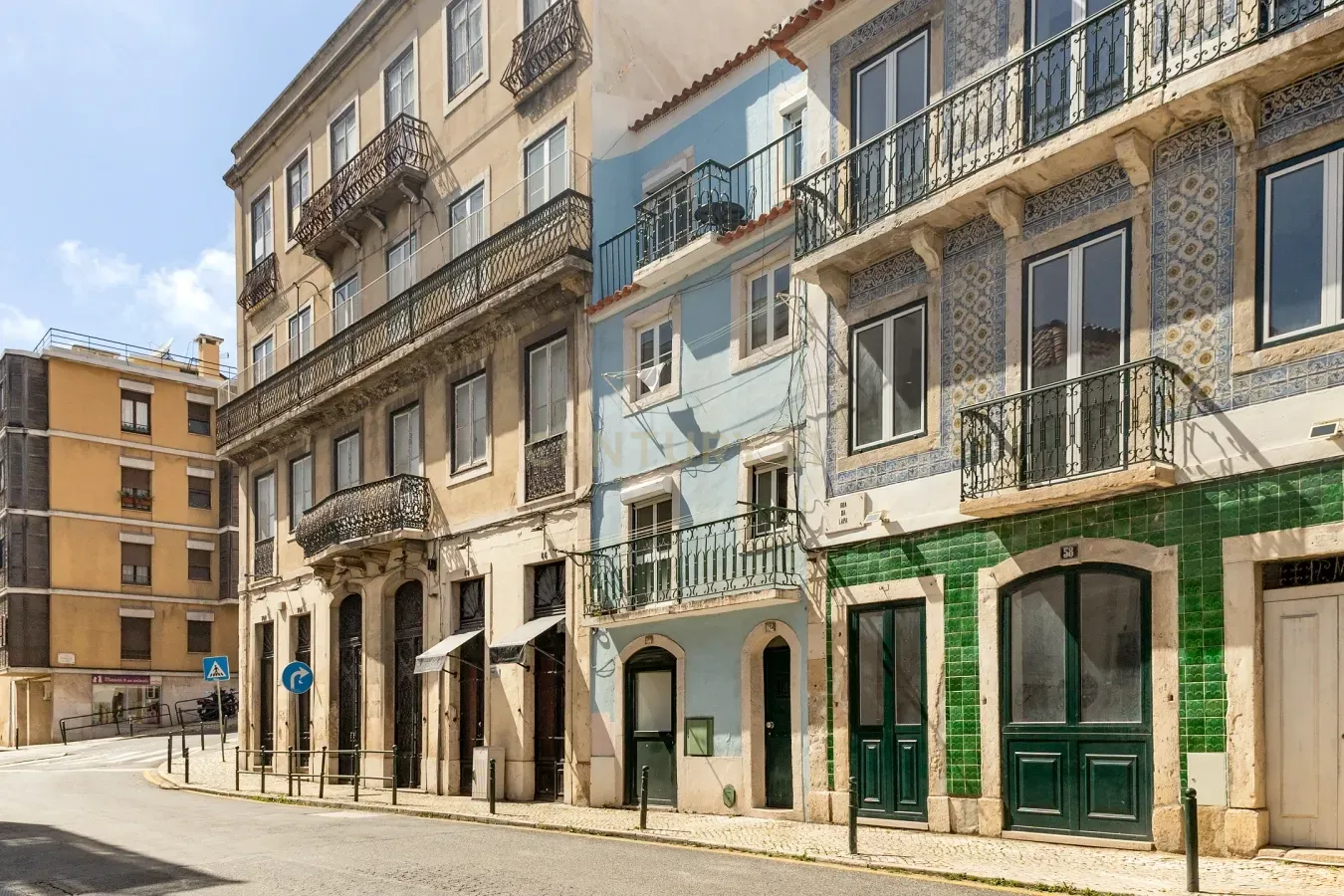 Apartamento T1 na Lapa – Lisboa | 1º Andar em prédio tradicional - Image 2