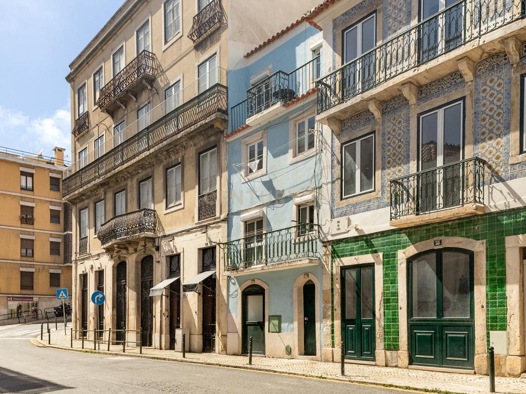 Apartamento T1 na Lapa – Lisboa | 1º Andar em prédio tradicional - Image 2
