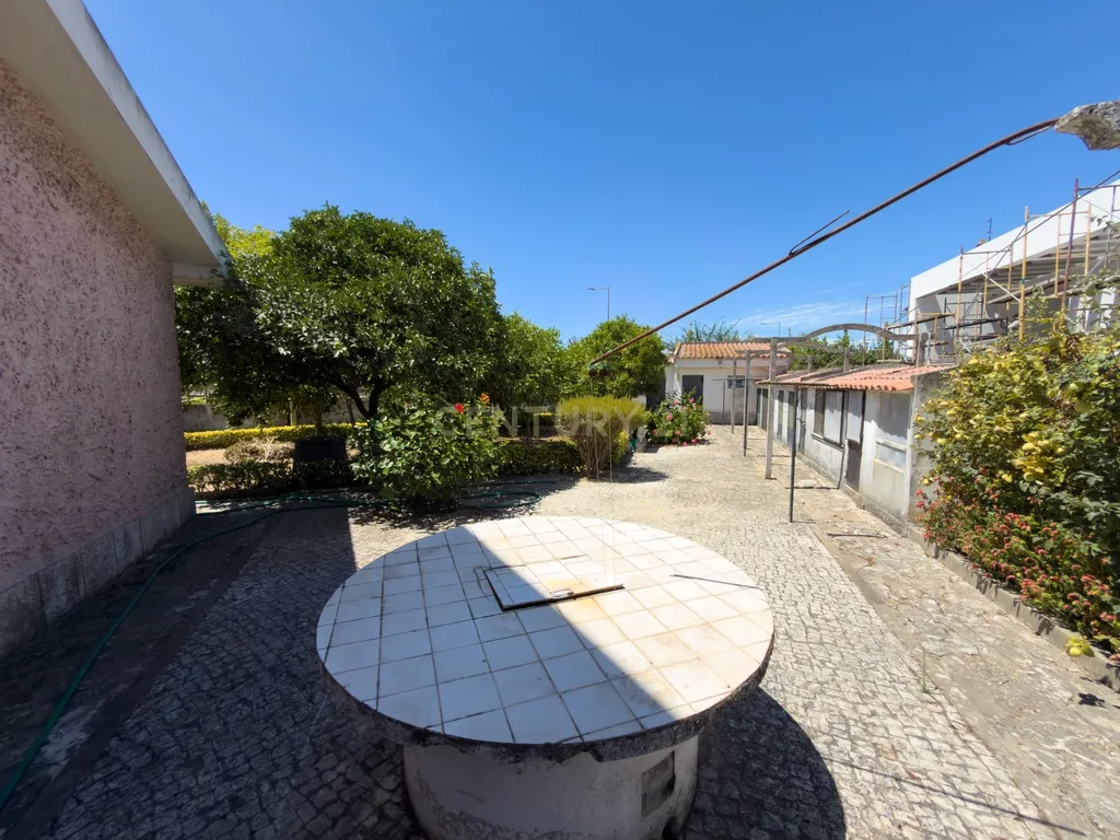 Moradia Isolada T5 de 300 m2 num lote de 900m2 - Image 35
