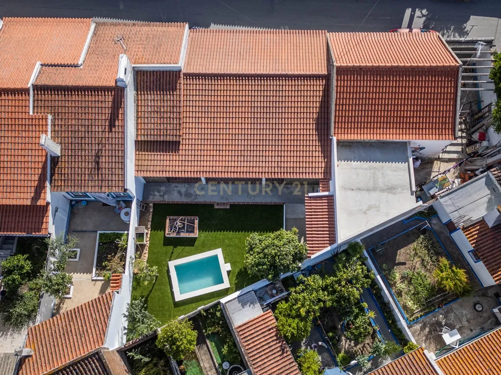 Moradia T2 Premium com Piscina, Suite e Acabamentos de Excelência - Image 39