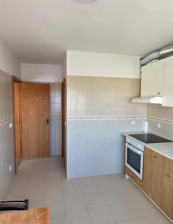 Arrenda-se apartamento T2 para 2º Andar com Elevador em Peniche edifício Berlenga. Se procura uma zona - Image 24