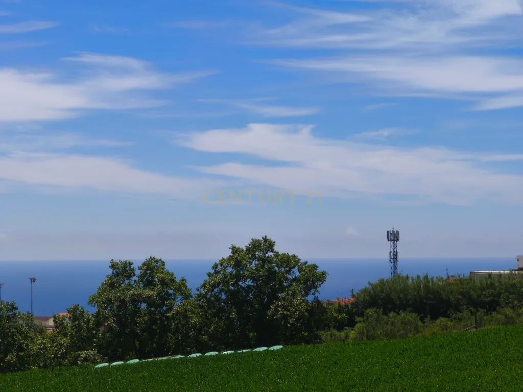 Moradia Prática e Luminosidade Natural em Ponta Garça – Um Refúgio Tranquilo na Ilha de São Miguel - Image 26