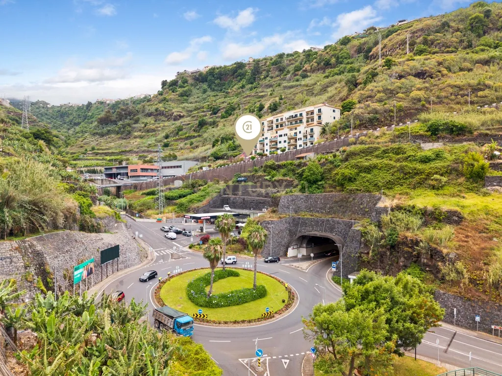 Venda de Espaço Comercial - Grande Potencial de Investimento no Centro da Calheta - Image 5
