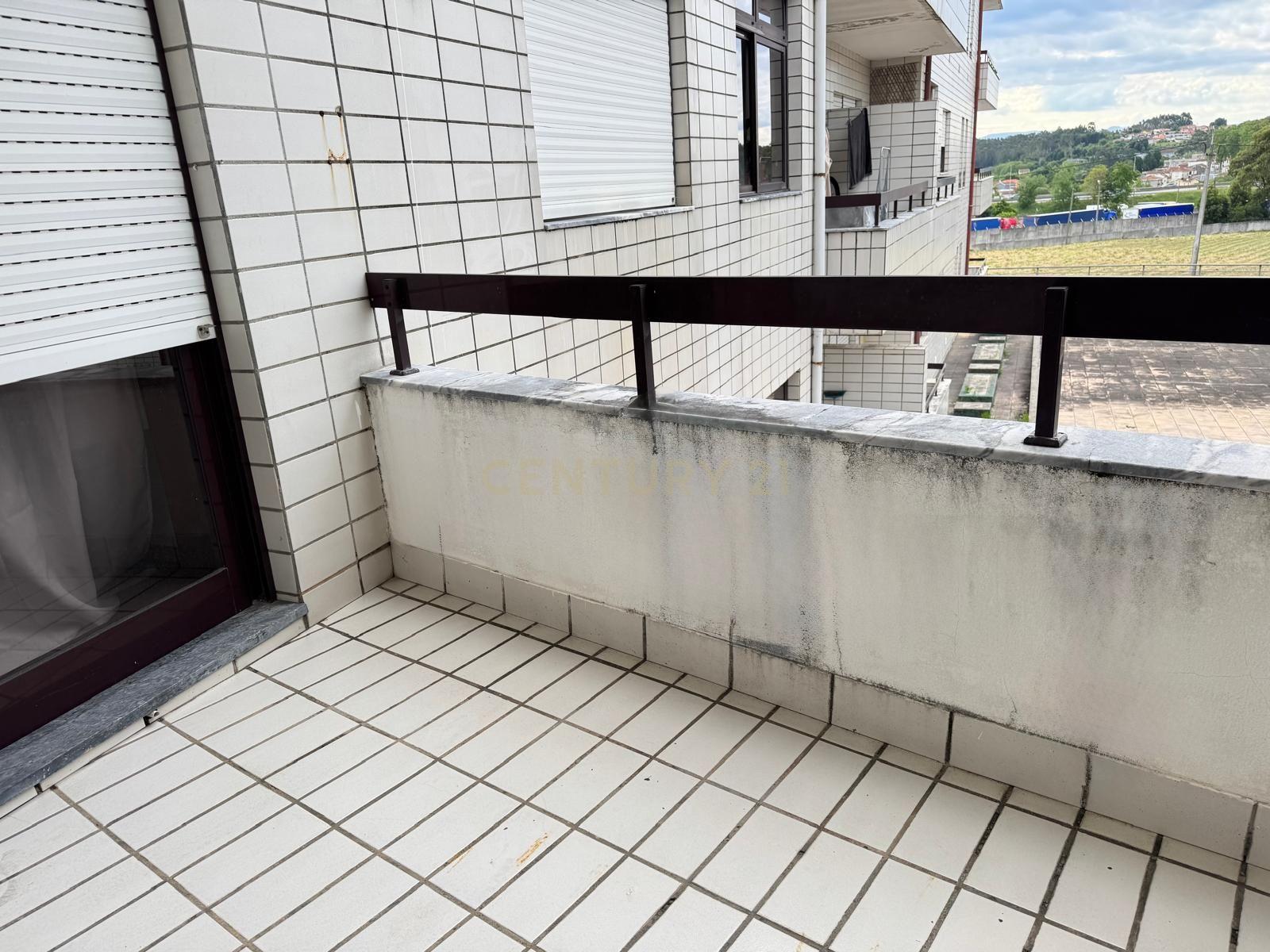 T3 com lugar de garagem ao Hospital Santos Silva/Monte da Virgem - Image 7
