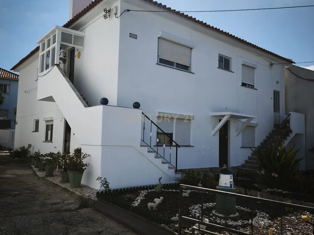 Apartamento T2 Arrendado com Potencial de Valorização | Porto Salvo - Image 1