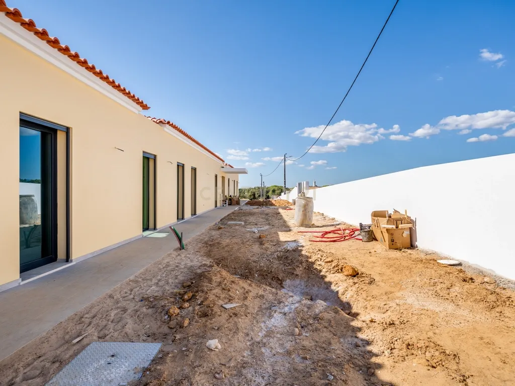 Moradia T4+1 de construção nova com piscina infinita | Caramujeira, Lagoa - Image 46