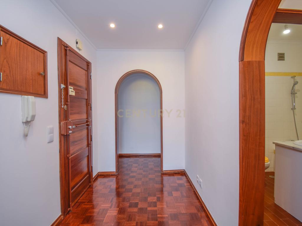 Apartamento T3 com Vista Mar, em São João do Estoril - Image 18