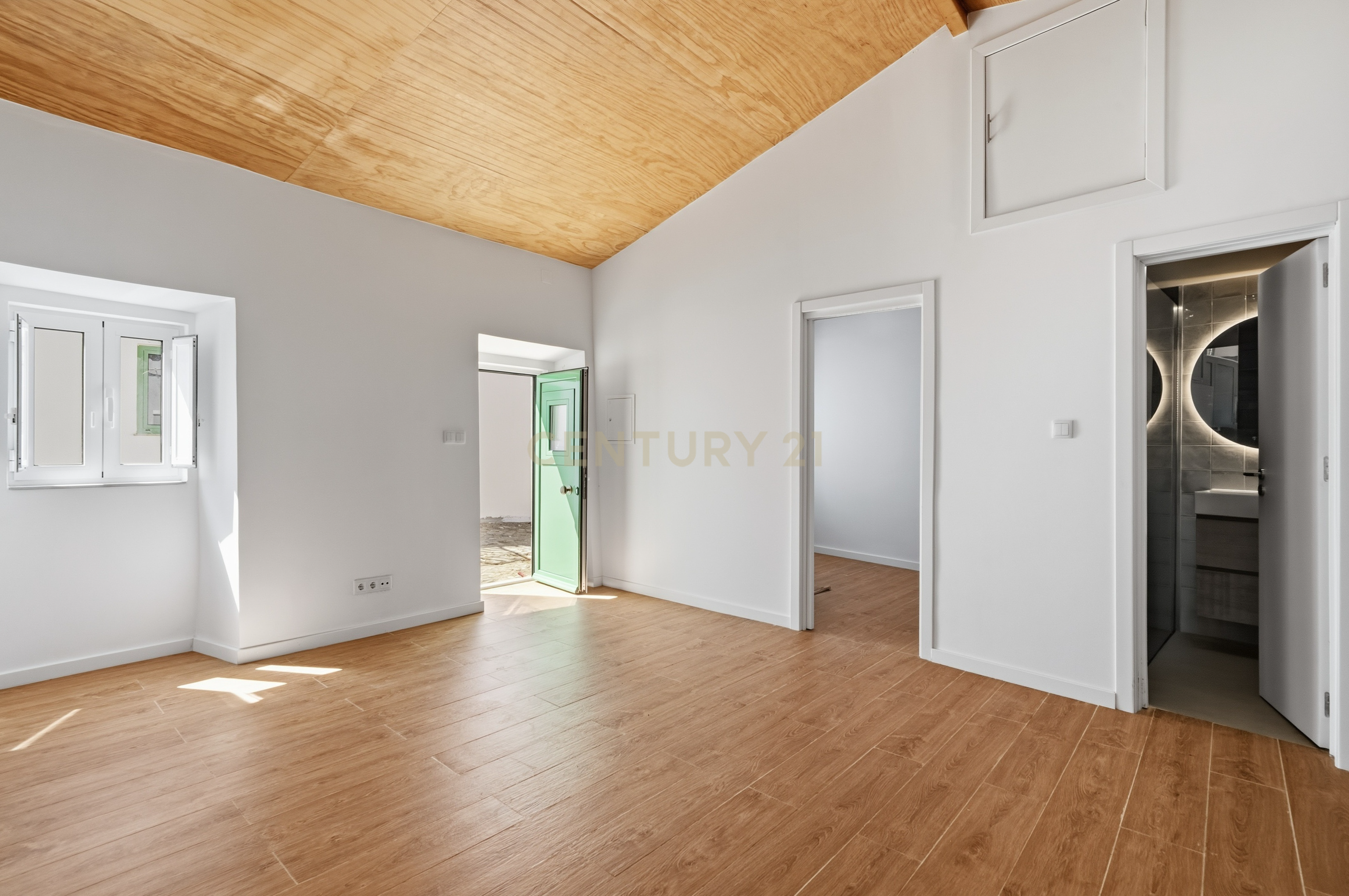 Fotografia 12 de Moradia T1 Remodelada no Barril (Encarnação) | A 5 Minutos da Praia
