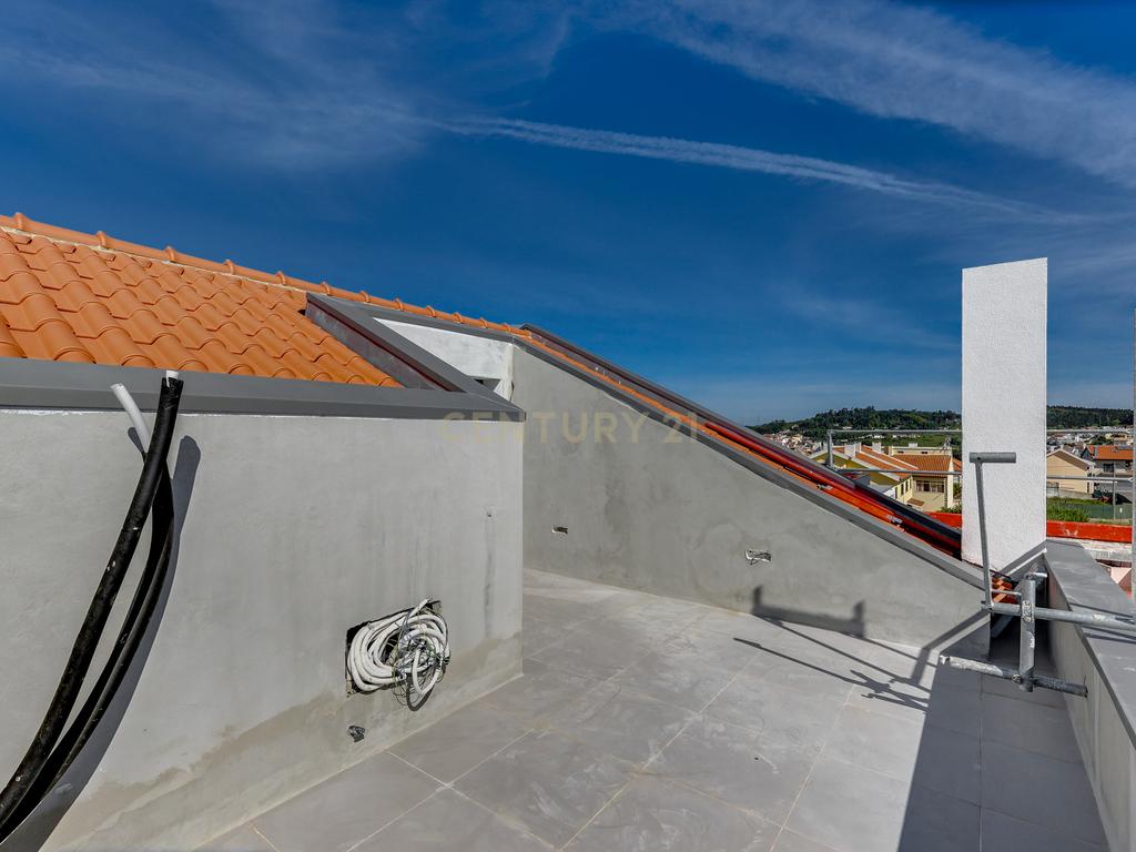 Moradia T4 com piscina em Caneças - Image 53