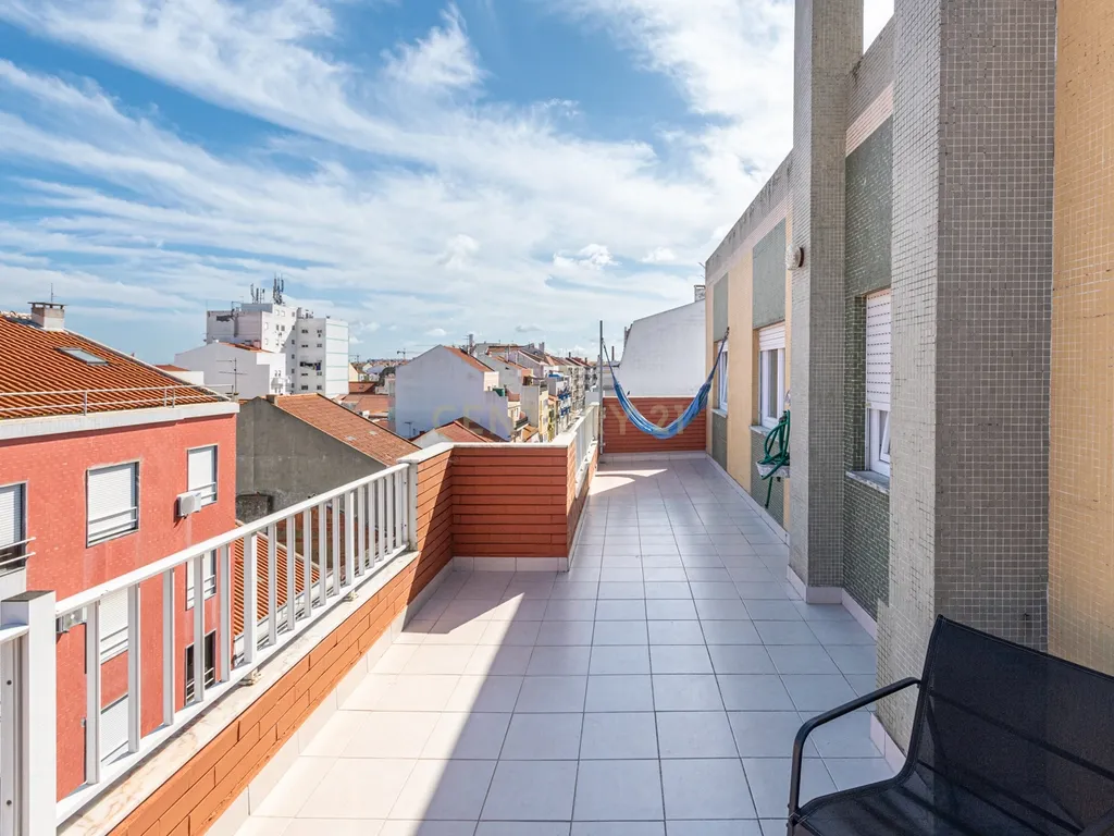 Apartamento T3 com Vista Panorâmica no Montijo - Image 16