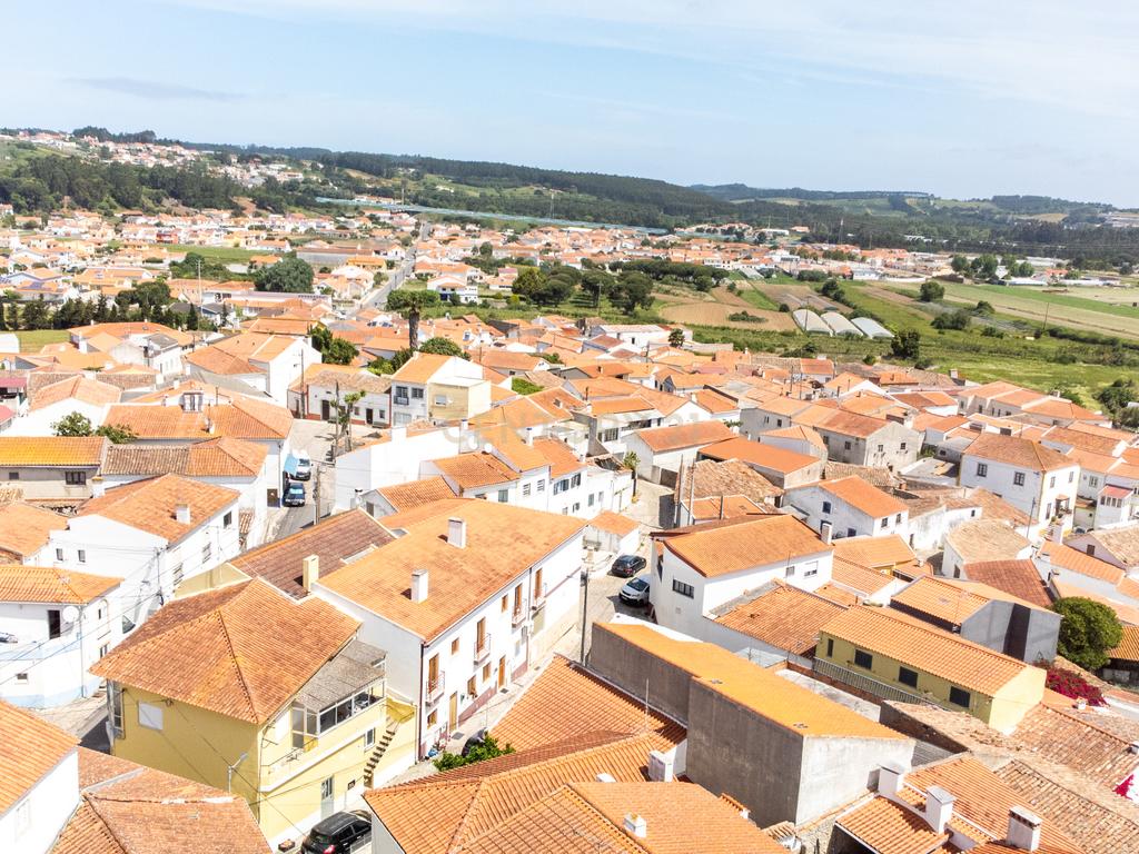 🏡 Moradia T4 Impecável em Olho Marinho – a poucos minutos de Peniche! - Image 36