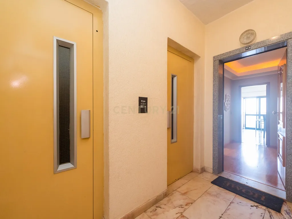 Exclusivo T2 com Vista Panorâmica de Excelência | Massamá Norte - Image 43