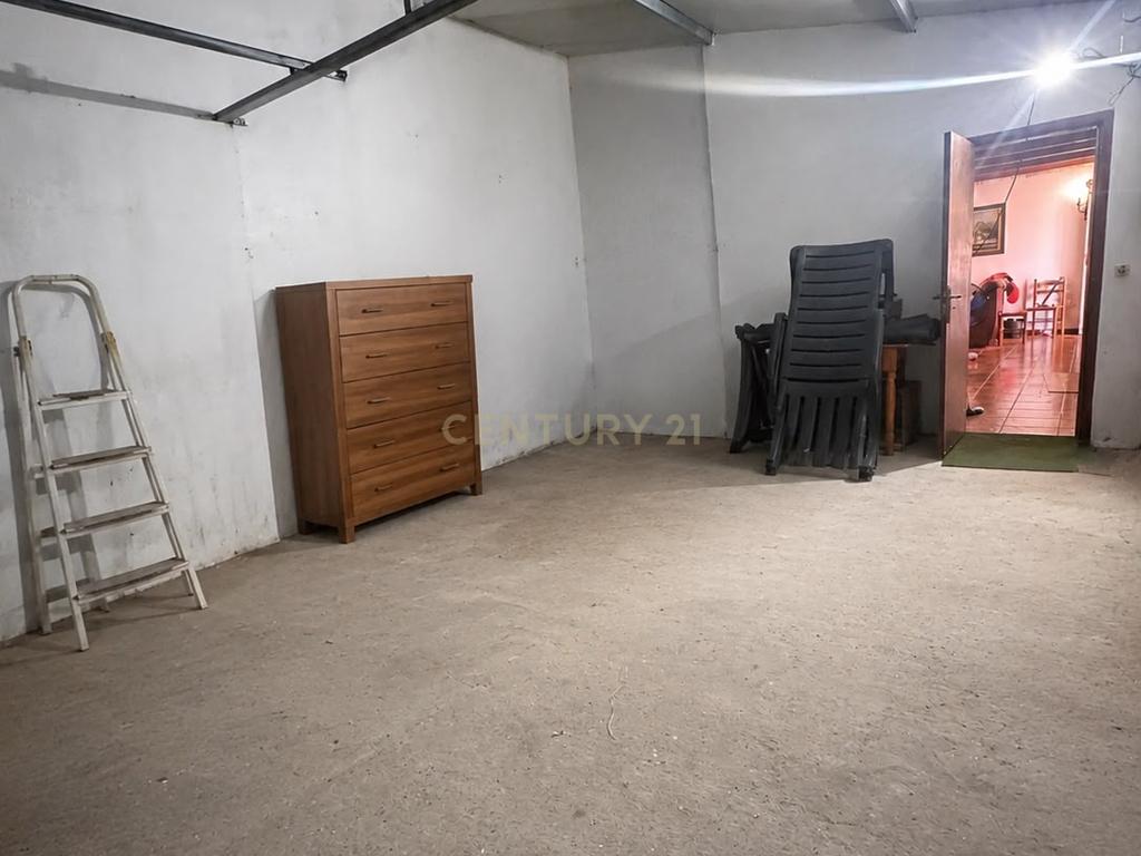 Duas moradias remodeladas com amplos espaços exteriores na Fajarda, Coruche - Image 41